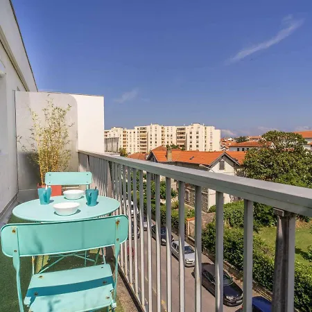 Appartement Renove Avec Balcon, Quartier Saint Charles, A 800m De La Du Miramar - Fr-1-3-465 *